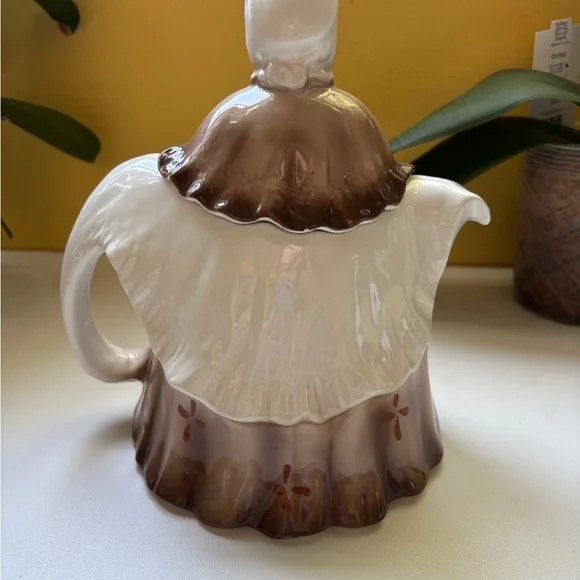 Little Old Lady Teapot Made in England 1930s Antique - Picture 6 of 14